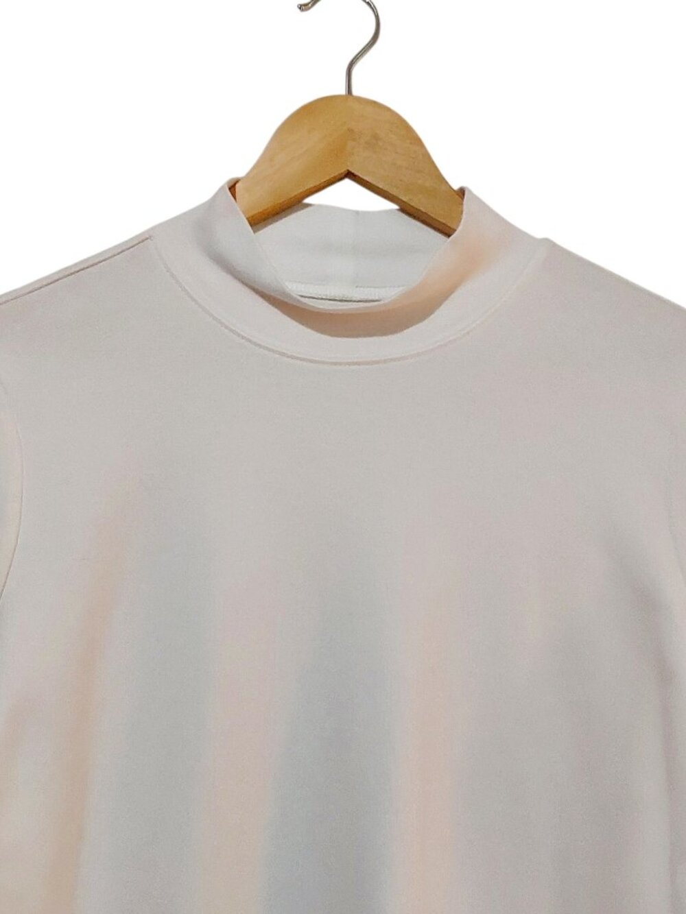 L.L. Bean Like New Supima Cotton White Long-Sleeved Mock Turtleneck Tshirt M-Reg - Picture 3 of 5